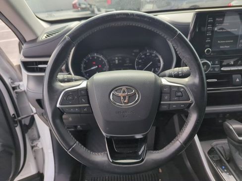 Used 2020 Toyota Highlander XLE image 13