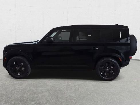 Used 2025 Land Rover Defender 110 X-Dynamic SE image 8