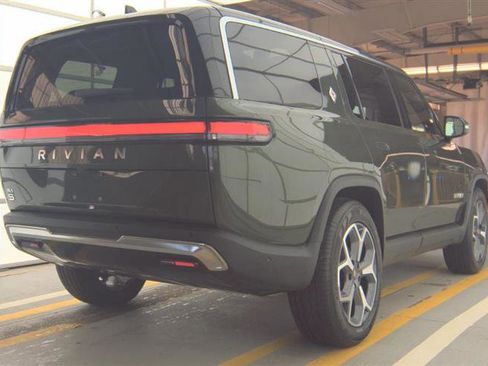 Used 2024 Rivian R1T Adventure image 12