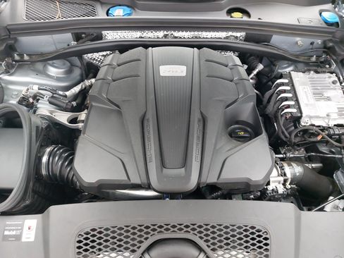Certified 2026 Porsche Macan S AWD/4WD image 33