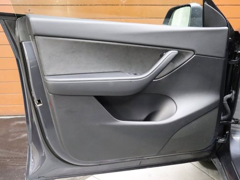 Used 2021 Tesla Model Y Long Range image 46