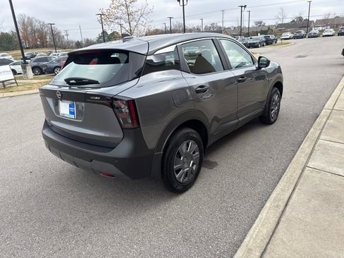 Used 2025 Nissan Kicks S image 4