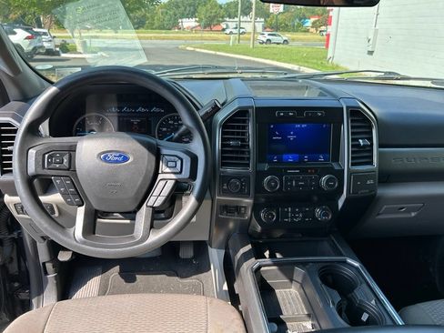 Used 2022 Ford F250 XLT w/ Black Appearance Package AWD/4WD image 11