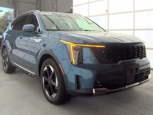 Used 2025 Kia Sorento EX AWD/4WD image 2