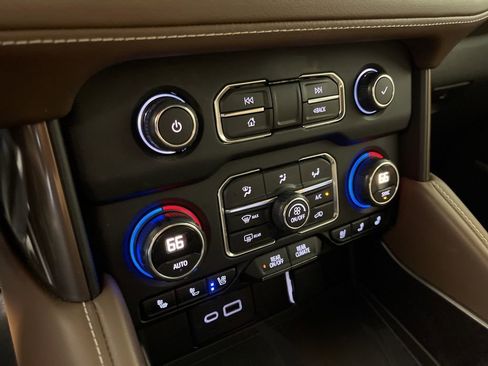 Used 2021 Chevrolet Tahoe High Country w/ Premium Package image 33