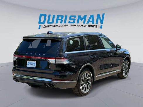 Used 2025 Lincoln Aviator AWD image 2