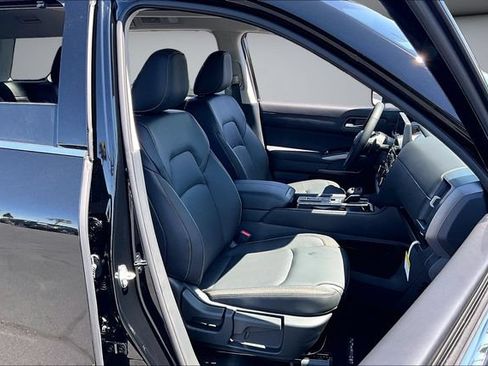 New 2026 Nissan Pathfinder SL FWD image 10