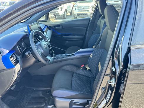 Used 2021 Toyota C-HR XLE FWD image 11