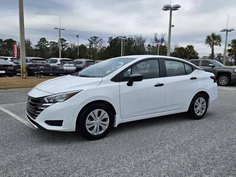 Used 2025 Nissan Versa S w/ Trunk Package image 2