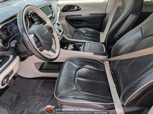 Used 2021 Chrysler Pacifica Limited AWD/4WD image 12