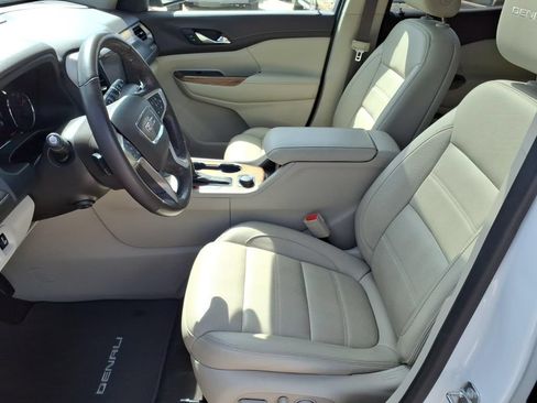 Used 2019 GMC Acadia Denali w/ Technology Package FWD image 15