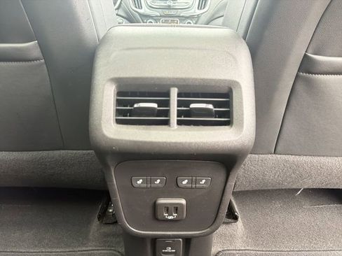 Used 2023 Chevrolet Equinox Premier image 23