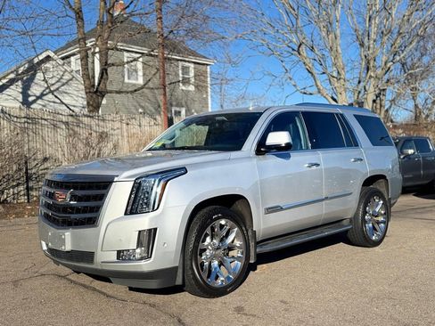 Used 2020 Cadillac Escalade Luxury image 2