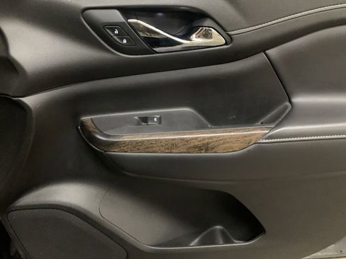 Used 2022 GMC Acadia Denali image 19