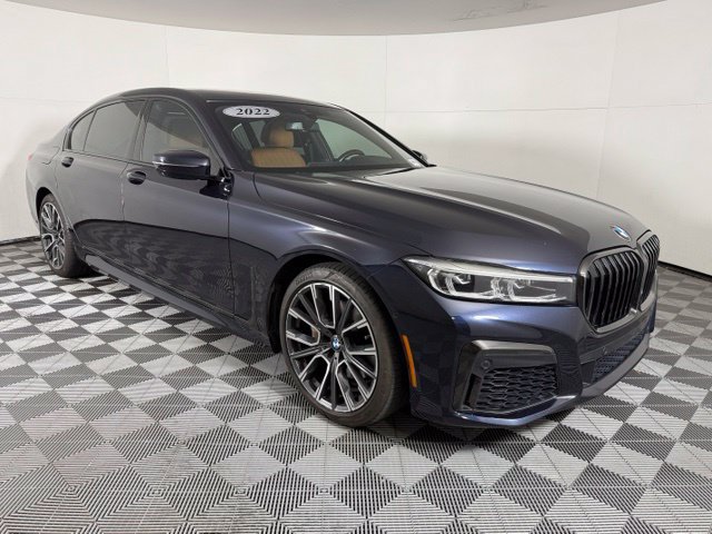 Used 2022 BMW 740i w/ M Sport Package RWD image 9