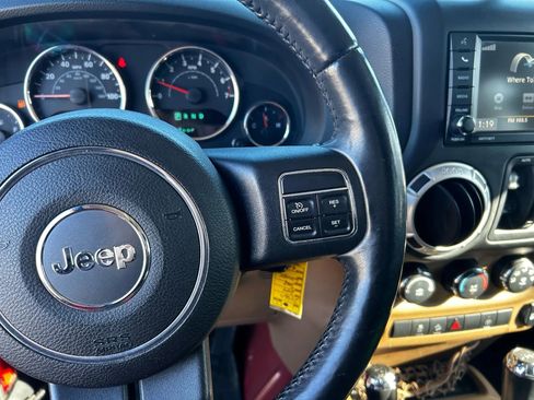 Used 2014 Jeep Wrangler Unlimited Sahara image 18