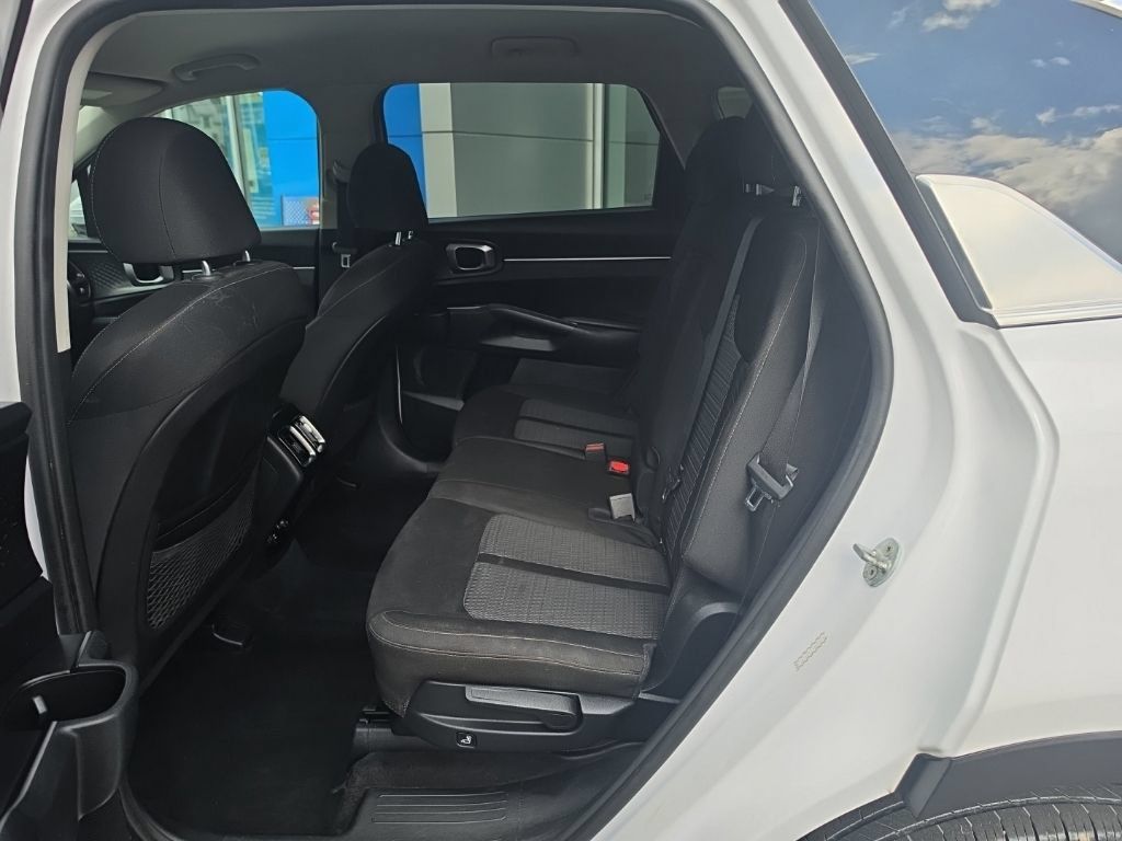Used 2021 Kia Sorento LX AWD/4WD image 13