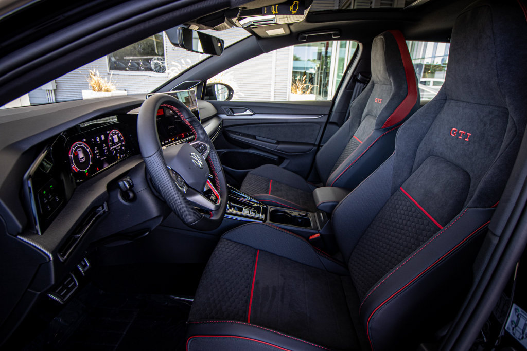 New 2026 Volkswagen GTI SE FWD image 27