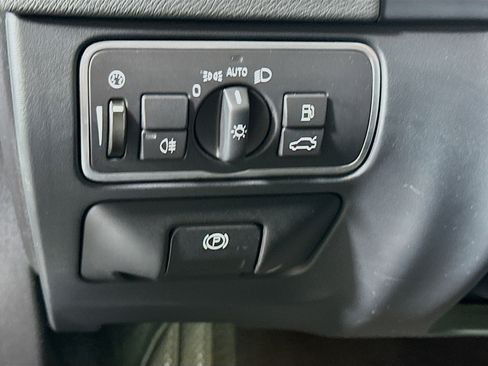 Used 2018 Volvo V60 T5 Dynamic AWD/4WD image 17