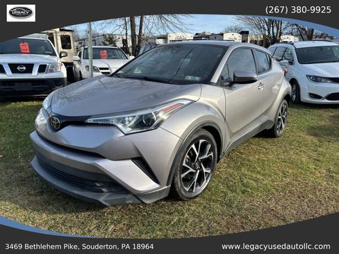 Used 2018 Toyota C-HR XLE image 2