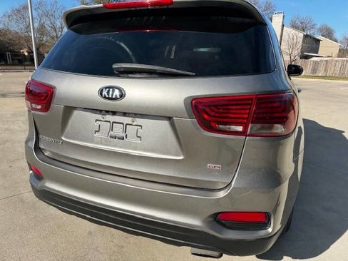 Used 2019 Kia Sorento L FWD image 12