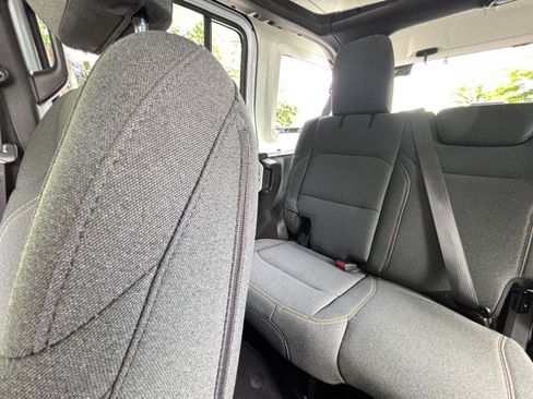 Used 2025 Jeep Wrangler Unlimited Sahara AWD/4WD image 40