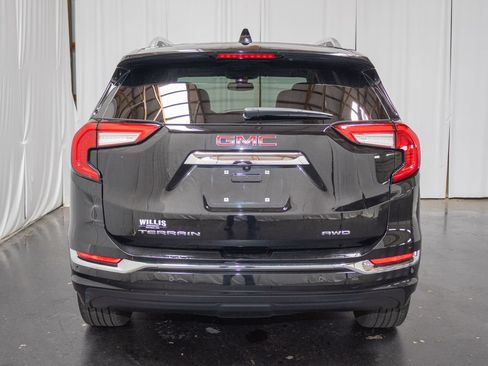 Used 2024 GMC Terrain Denali w/ Denali Premium Package AWD/4WD image 7