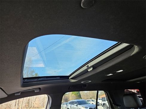 Used 2022 Chevrolet Traverse High Country image 21