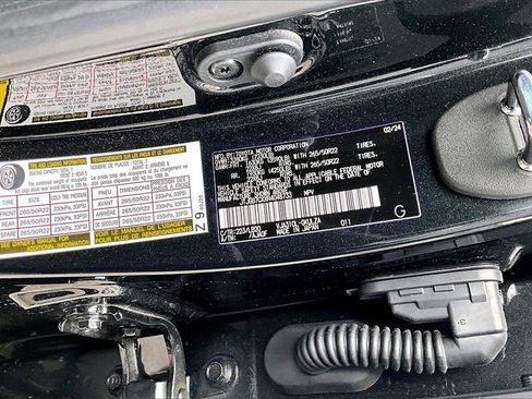 Used 2024 Lexus LX 600 4WD w/ Luxury Package image 32