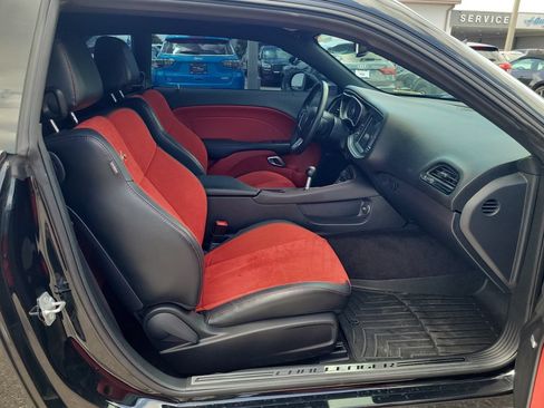 Used 2016 Dodge Challenger R/T Scat Pack w/ Leather Interior Group RWD image 9