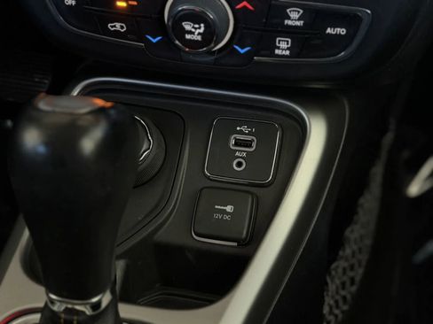 Used 2020 Jeep Compass Latitude w/ Cold Weather Group AWD/4WD image 34