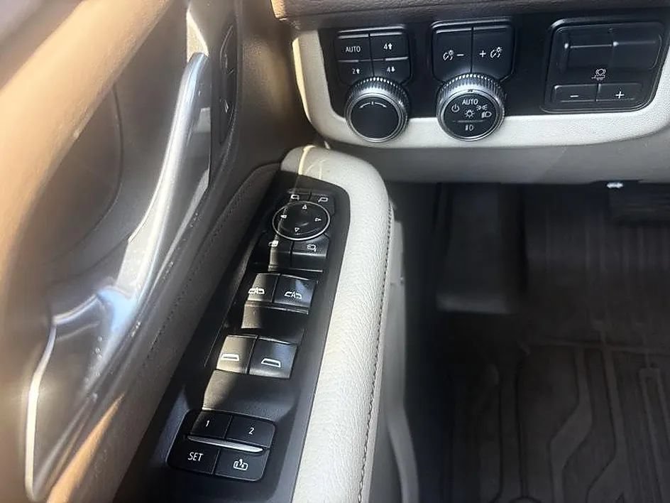 Used 2021 GMC Yukon XL Denali w/ Denali Premium Package AWD/4WD image 15