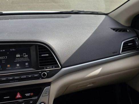 Used 2017 Hyundai Elantra SE FWD image 26