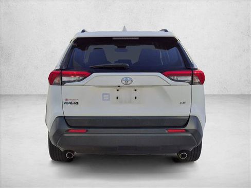 Used 2020 Toyota RAV4 LE FWD image 4