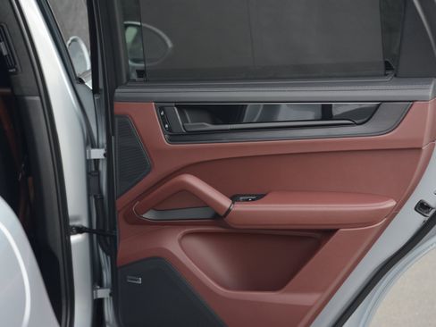 Certified 2025 Porsche Cayenne GTS image 34