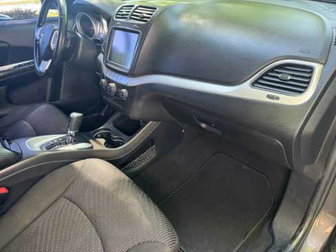 Used 2019 Dodge Journey SE FWD image 26