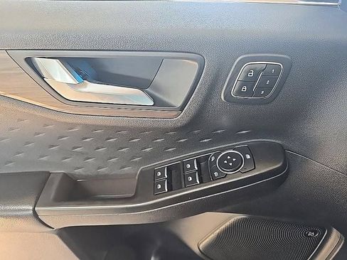 Used 2020 Ford Escape Titanium AWD/4WD image 13