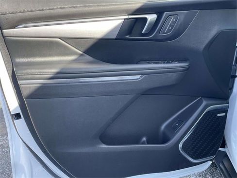 Used 2025 Buick Enclave Preferred image 16