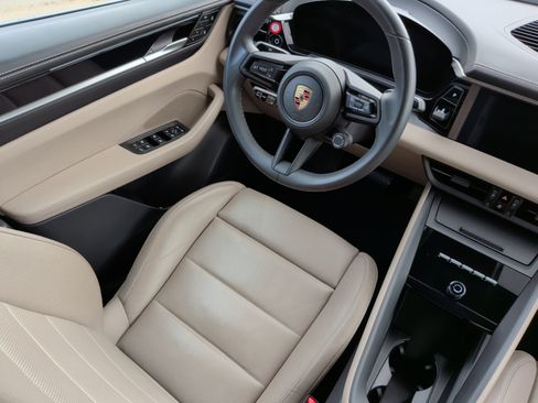 Used 2024 Porsche Macan 4 Electric image 40