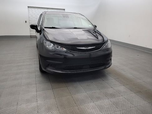 Used 2023 Chrysler Voyager LX FWD image 14