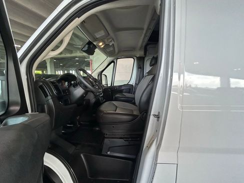 Used 2024 RAM ProMaster 2500 w/ Convenience Group image 16