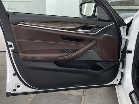 Used 2021 BMW 540i image 9