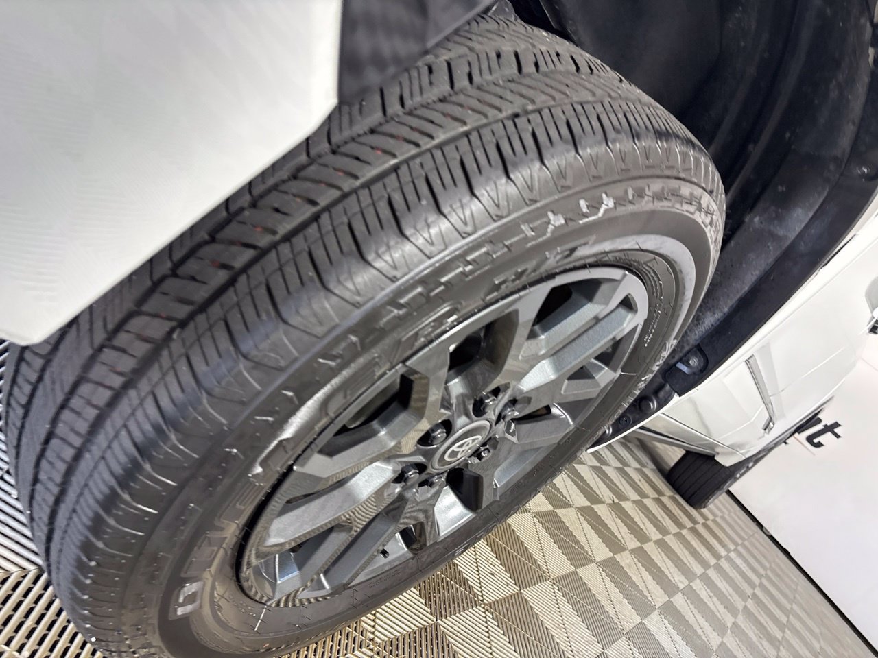 Used 2025 Toyota Tundra Platinum AWD/4WD image 35