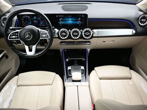 Used 2020 Mercedes-Benz GLB 250 w/ Premium Package image 16