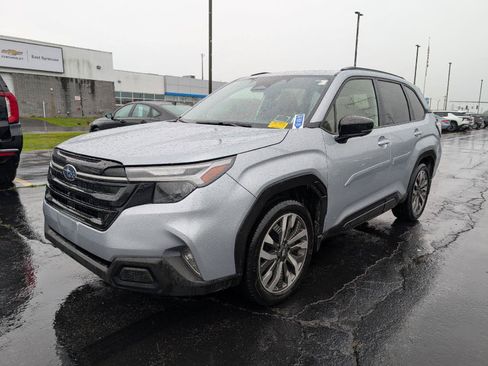 Used 2025 Subaru Forester Touring AWD/4WD image 4