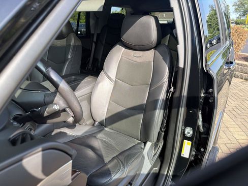 Used 2020 Cadillac Escalade Premium Luxury AWD/4WD image 15