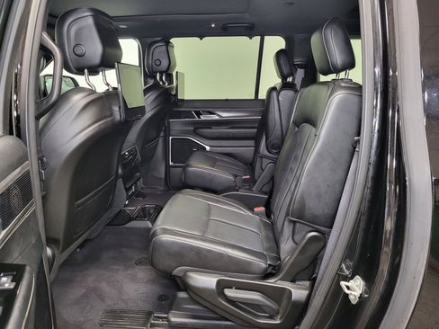 Used 2024 Jeep Wagoneer L Series III w/ Premium Group I image 7