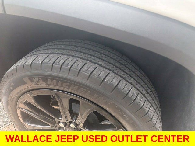 Used 2023 GMC Acadia SLT w/ Elevation Edition FWD image 15
