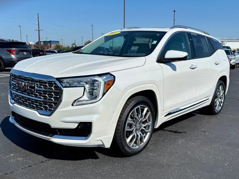 Used 2022 GMC Terrain Denali w/ Denali Premium Package AWD/4WD image 3