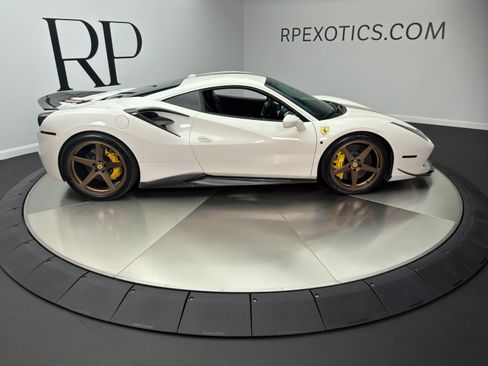 Used 2016 Ferrari 488 GTB RWD image 9